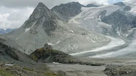 Döbbenetes felvétel: jég- és kőtörmelék zúdult egy svájci falura