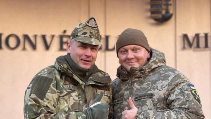 Így szelfizett Ruszin-Szendi az ukrán vezérkari főnökkel: Dicsőség Ukrajnának!