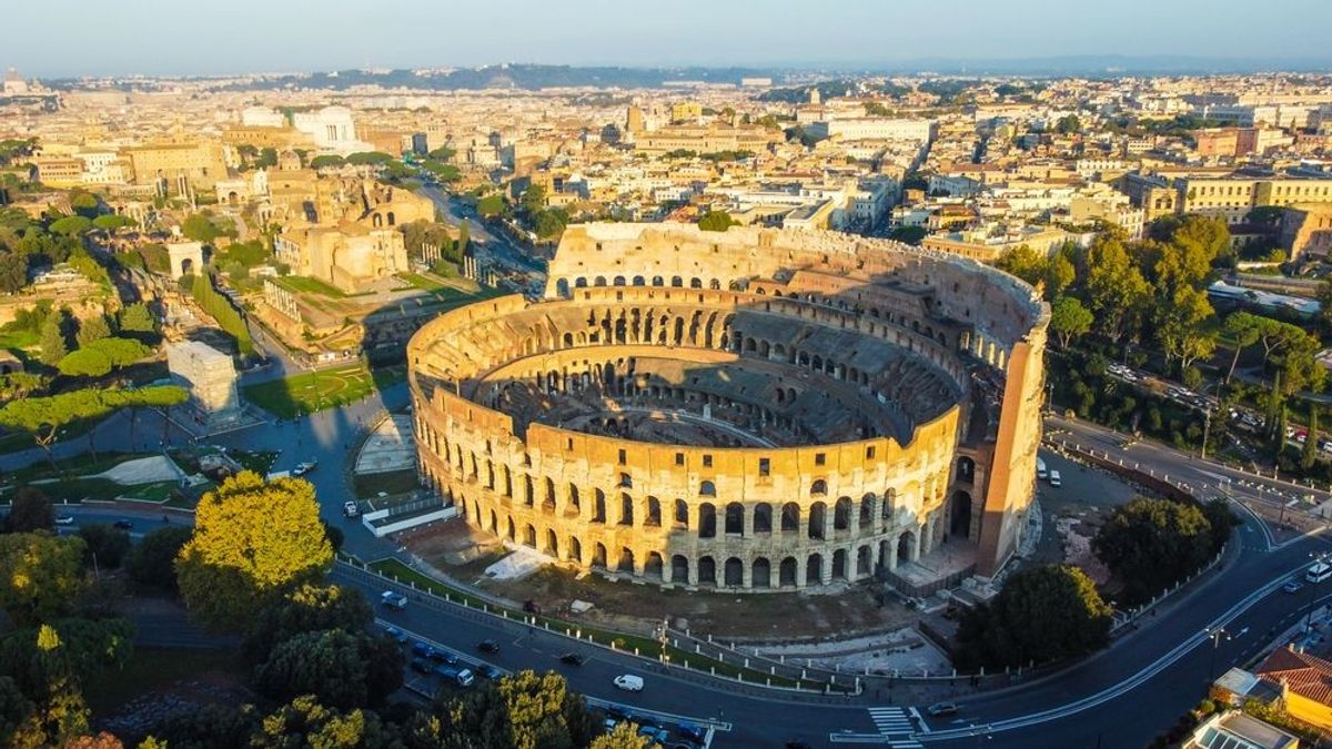 Felmászott szelfizni a római Colosseum kerítésére egy turista, felnyársalta magát