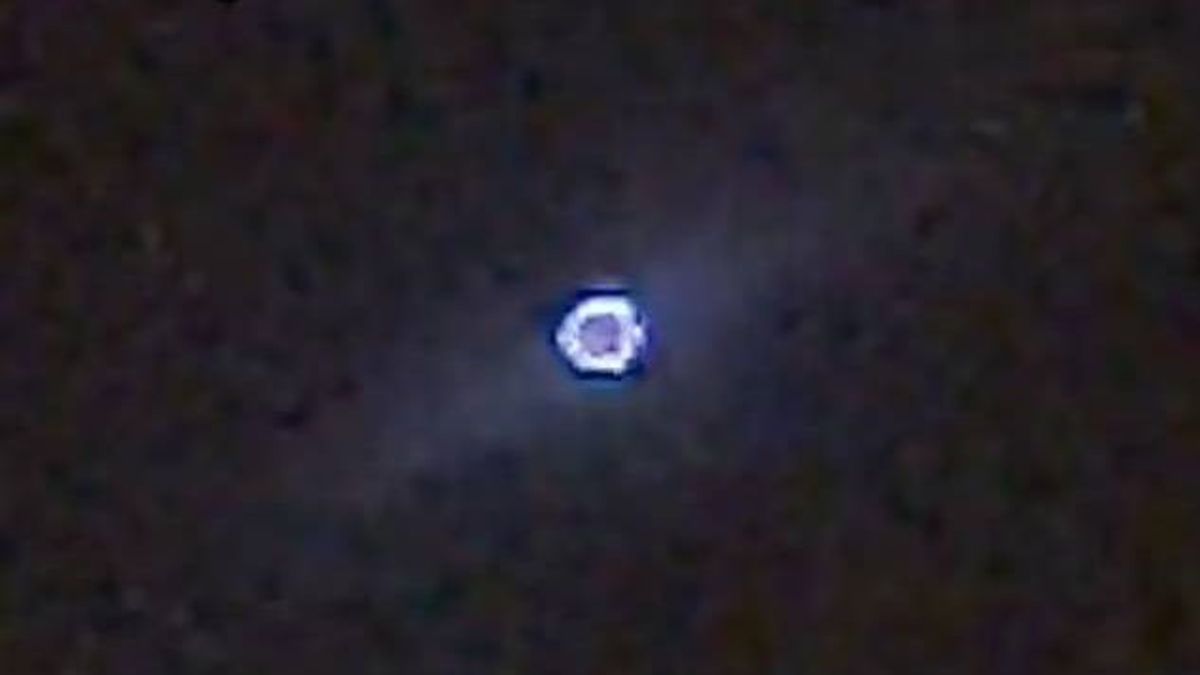 Megdöbbentő videó: titokzatos, pulzáló UFO lebegett 15 percig az égbolton