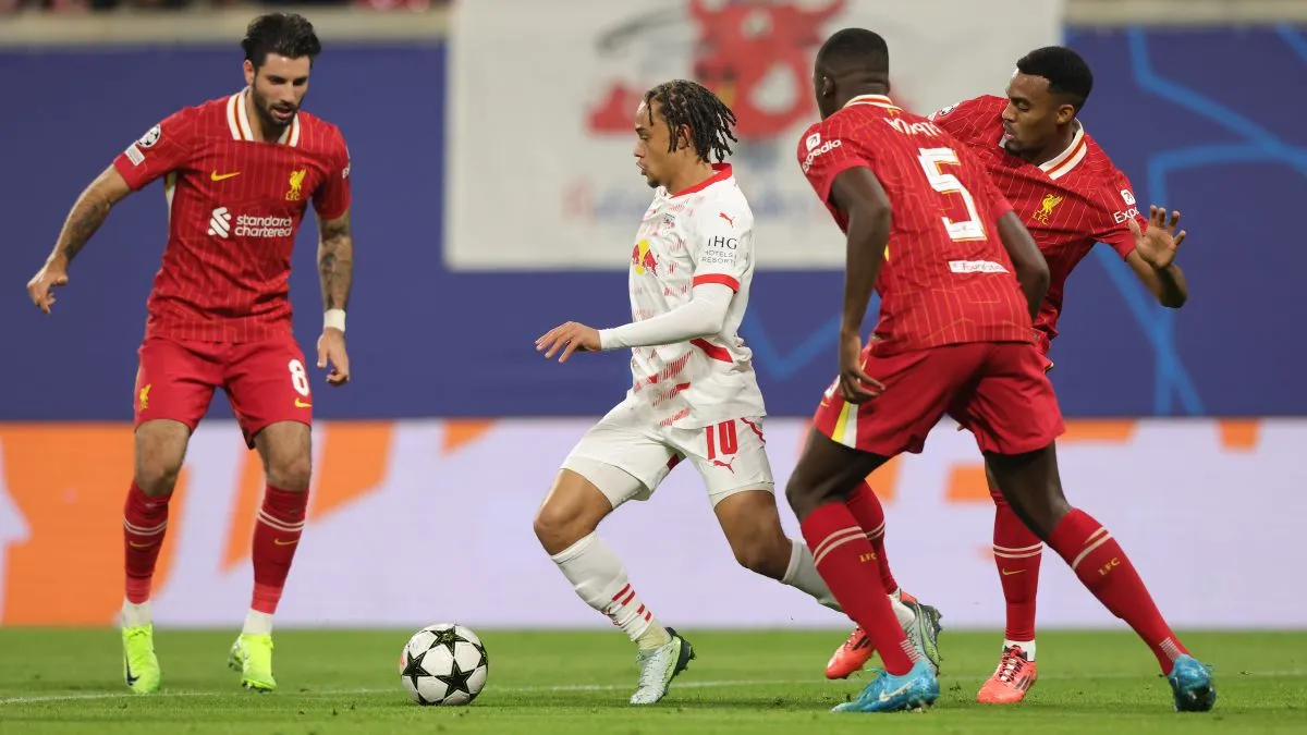 Szoboszlai (balra) ősszel a BL-ben Xavi Simons ellen játszott Lipcsében, de nyártól akár liverpooli csapattársak is lehetnek, Liverpool