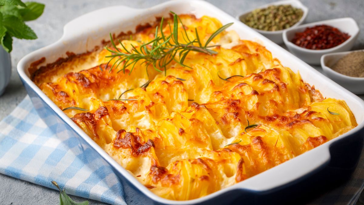 Tepsis krumpli /Potato,Gratin,-,Graten,(baked,Potatoes,With,Cream,And,Cheese)