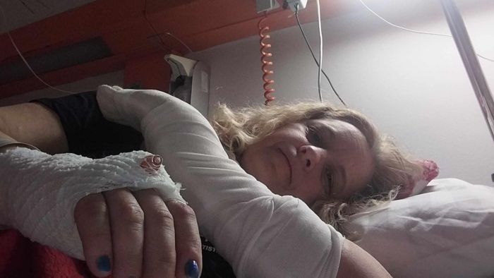 Megharapta a macska Helgát, az életéért küzdött utána