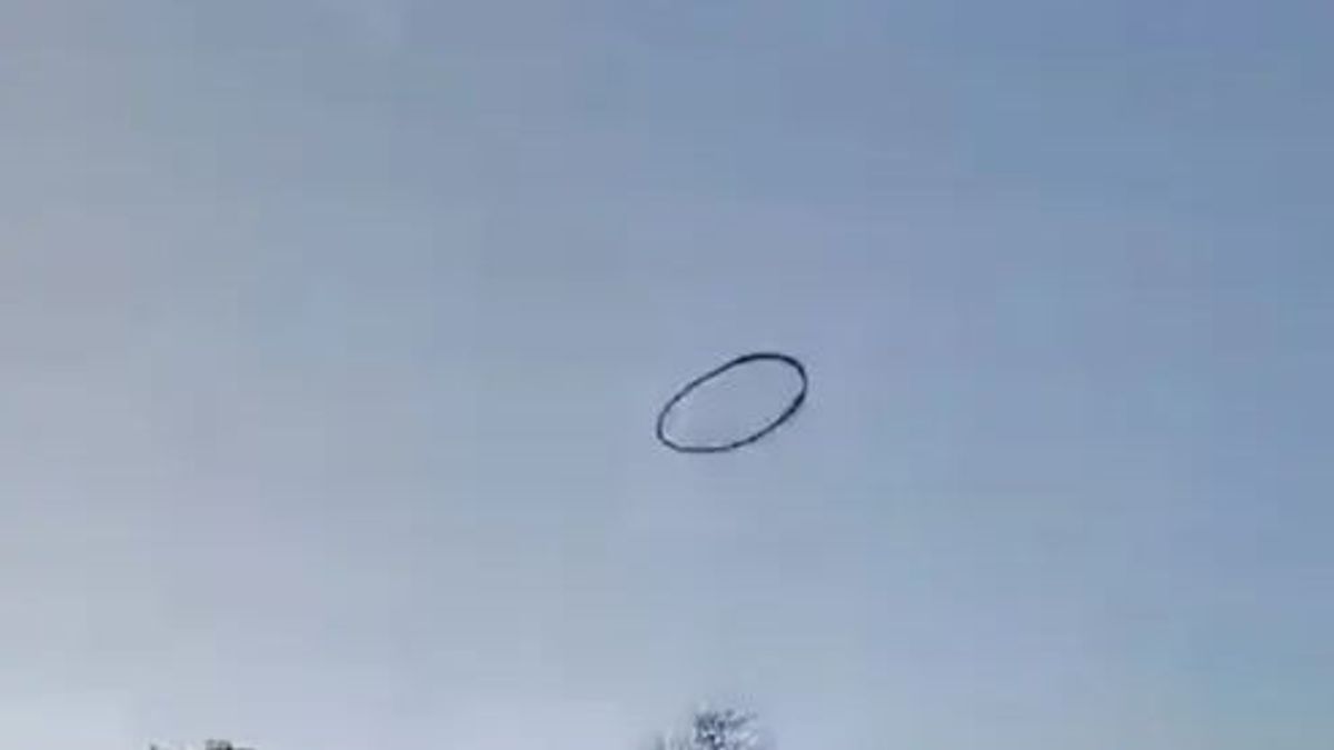 "Soha nem láttam még hasonlót!" - Rejtélyes, fekete gyűrű jelent meg az égen