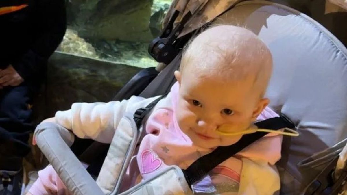 A bölcsődéből riasztották a szülőket: csomó jelent meg a baba nyakán, heteket adtak neki