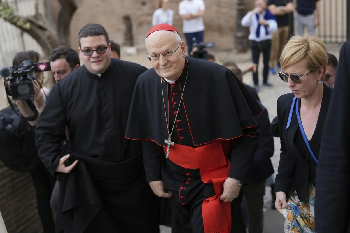 ZSUFFA Tünde; FERENC pápa; ERDÕ Péter