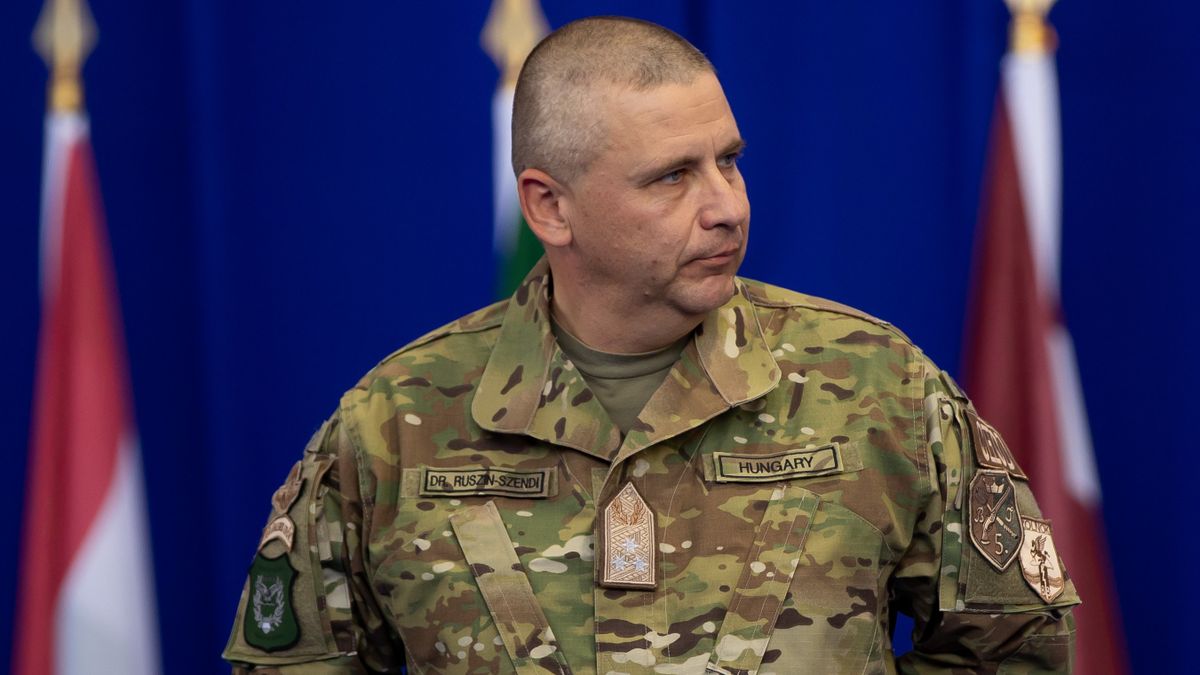 Ruszin tábornok részrehajlóan Ukrajna-barát álláspontot képviselt a NATO-ban, elhallgatta a NATO ukrajnai misszióval kapcsolatos magyar aggályokat