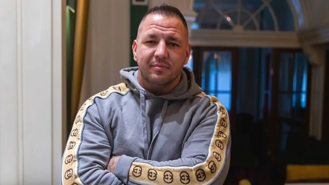 Curtis nővére nagyon hasonlít a zenészre