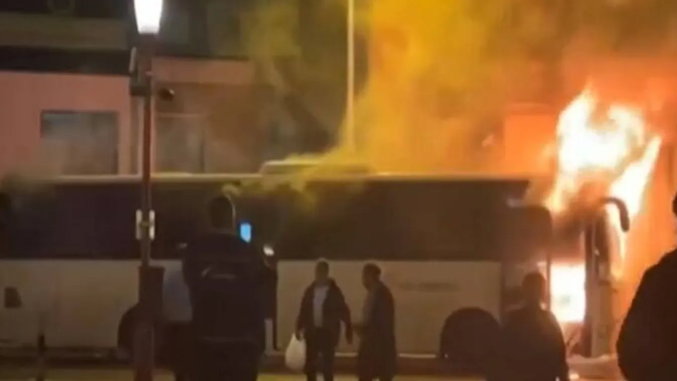 Pánik a győri pályaudvaron: porig égett egy busz