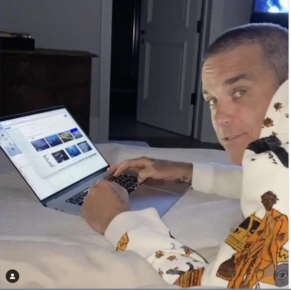 Galéria - telefont nyomkodó sztárok, az internet rabjai - RIPOST
