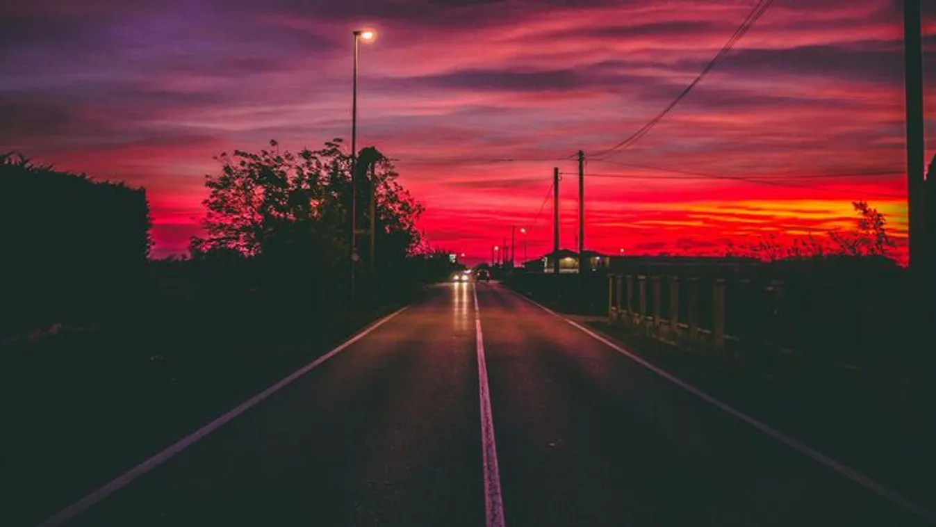  Szörnyű, egy 19 éves férfit holtan találtak az út szélén