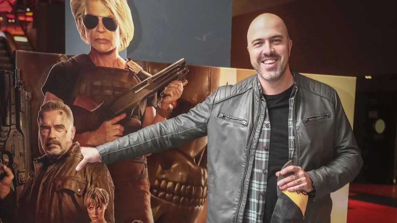 Összebújós fotóval üzent szerelmének Szabó Simon