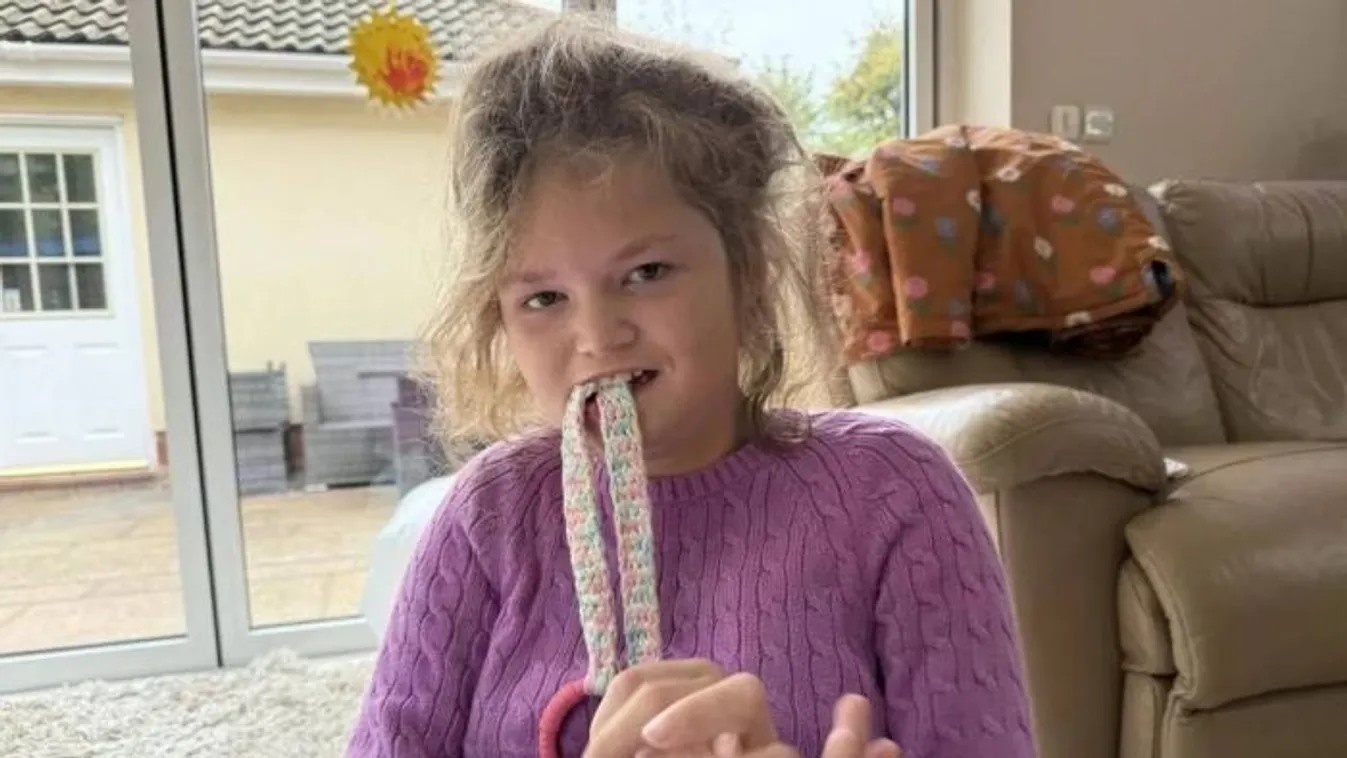 „A lányunk egy felnőtt testében élő csecsemő, és fogalmunk sincs, miért”