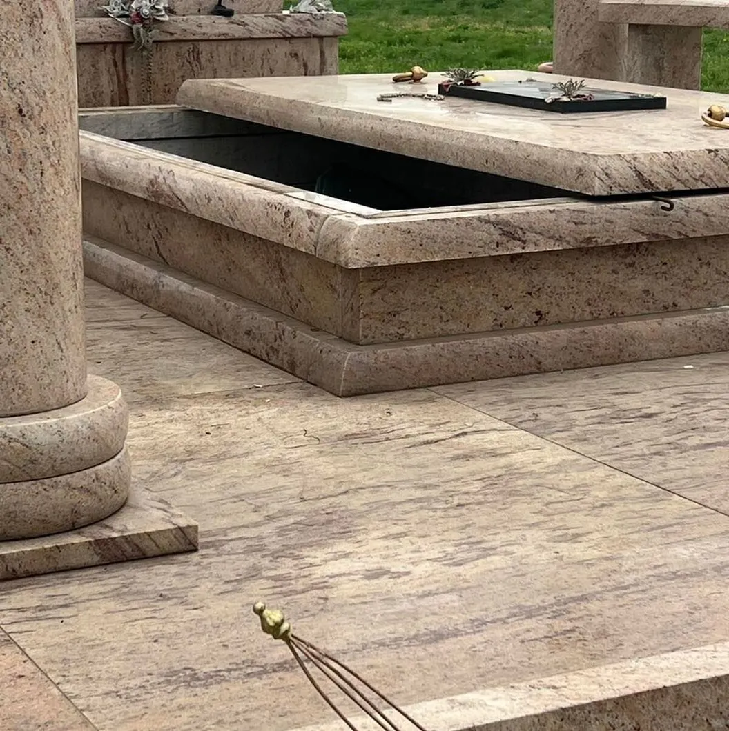 Kis Grófo apja, Nagy Grófo sírja