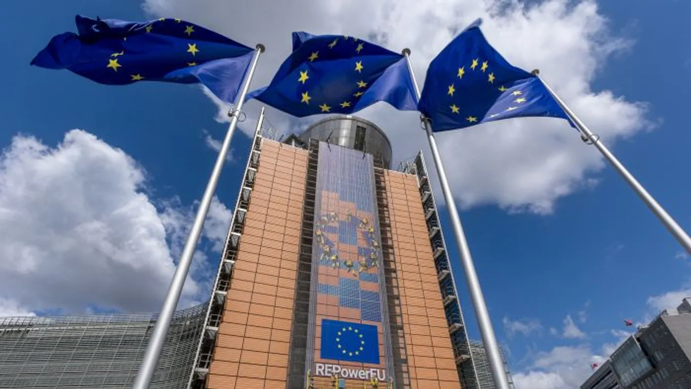 Brüsszel nem tűri el az ellenvéleményt, ez a terve hazánkkal