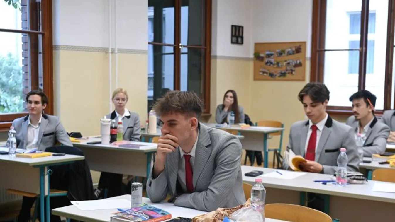 Elkezdődött a töriérettségi: Hunyadi és Rákosi is a témák között