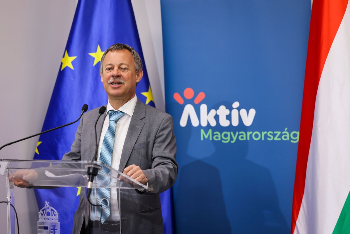 RÉVÉSZ Máriusz