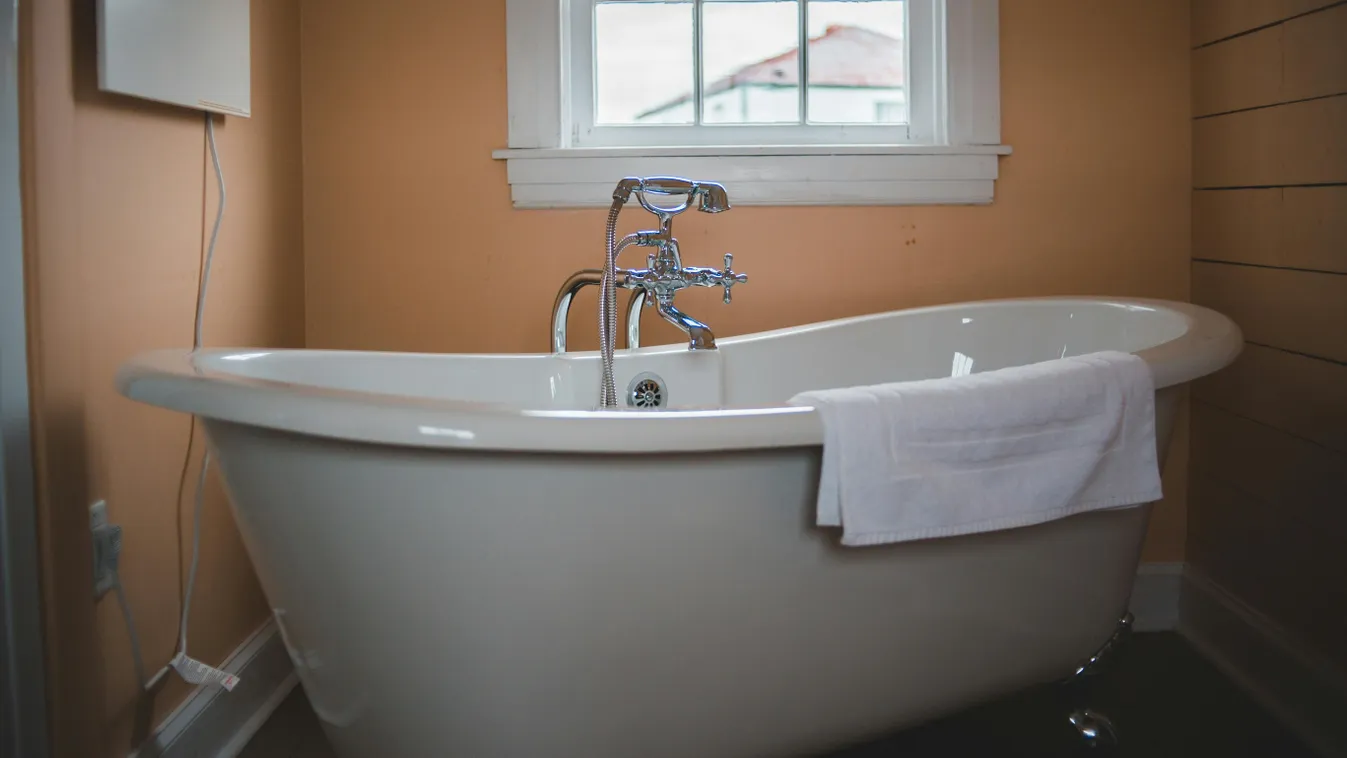 A híres színésznő fürdővizét árulja