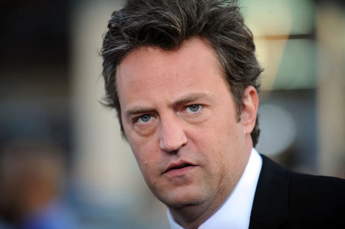 alt=Matthew Perry, amerikai színész tragikus hirtelenséggel hunyt el 2023. október 28-án, 54 éves korában 