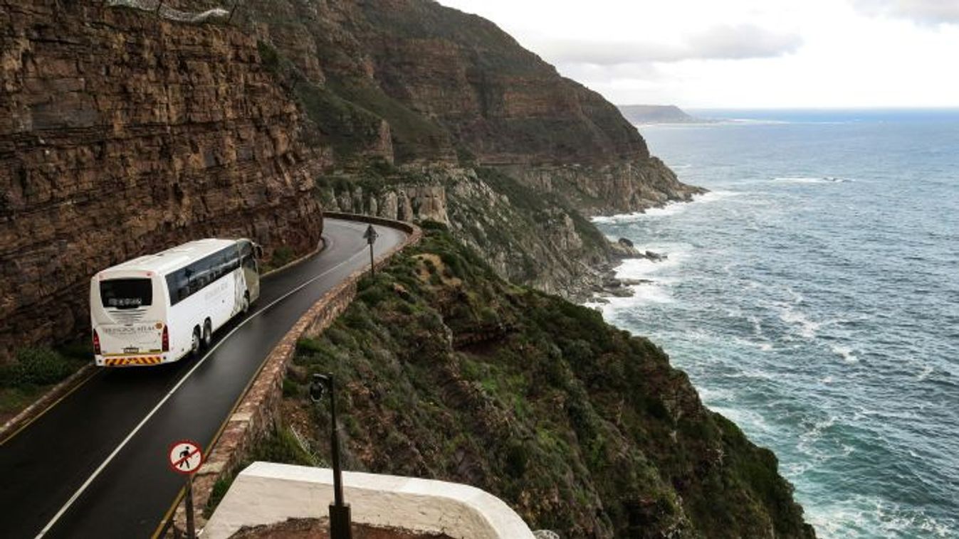 Horrorbaleset: szakadékba zuhant egy busz, nem hiszed el, kik ültek rajta