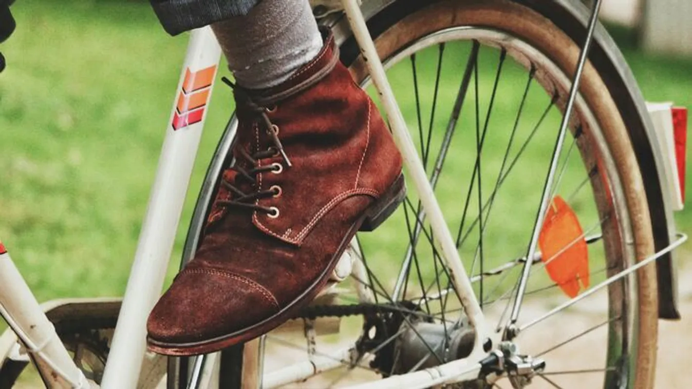 Riadalom Szegeden: bicikliről zuhant a földre egy nyugdíjas