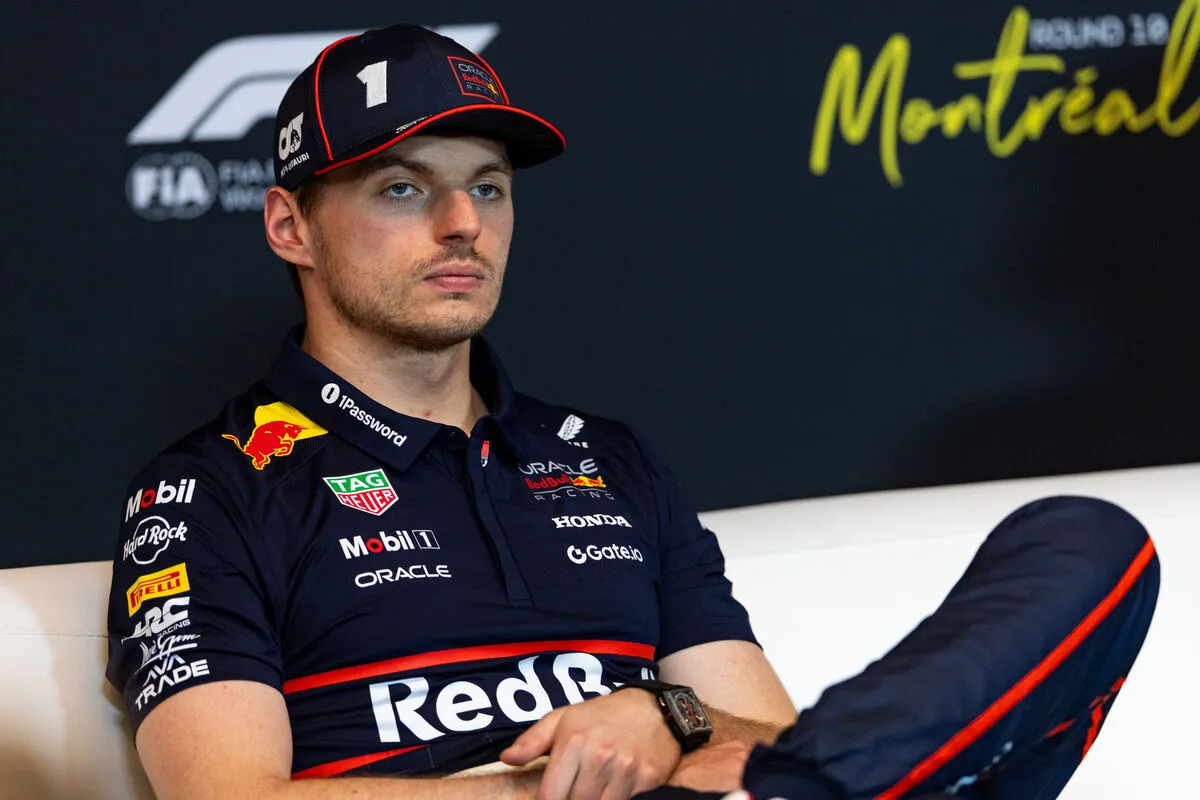 Verstappen tekintetéből kiolvasható, mi a véleménye, de egy rossz szót sem szólhat