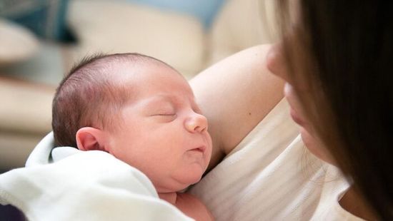 8 óra: ennyi jutott az újszülött Benjaminnak az orvosok hibájából