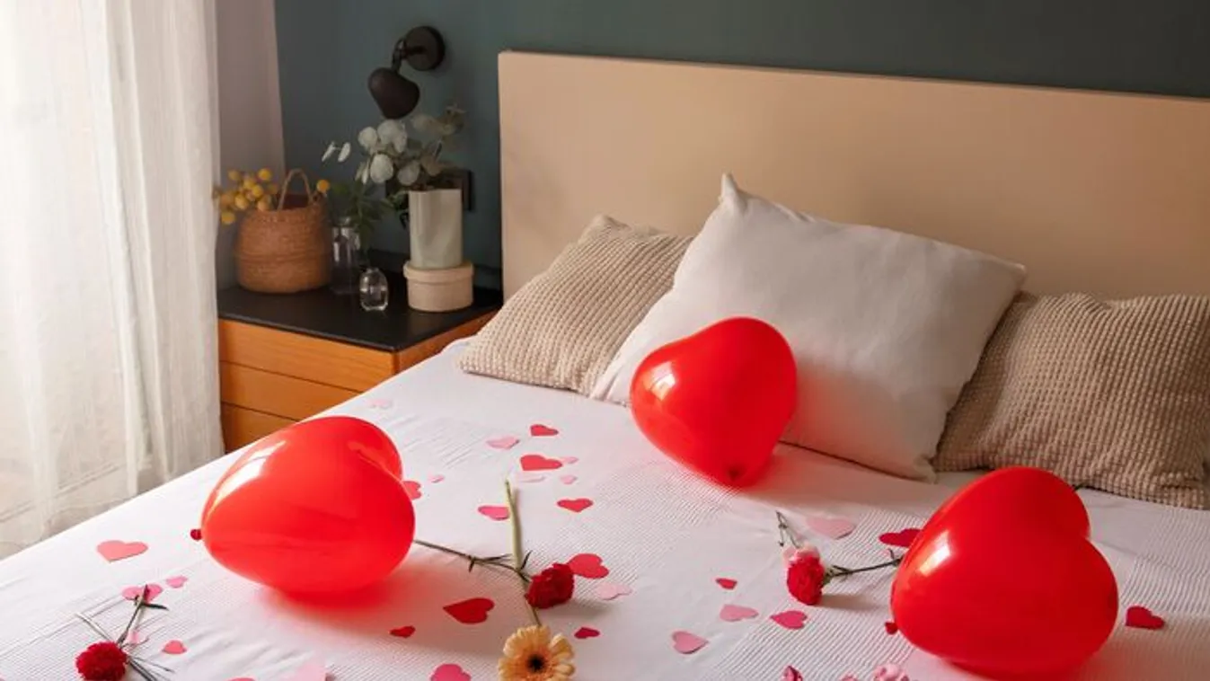 Így élnek boldogan, egy ágyban hárman!