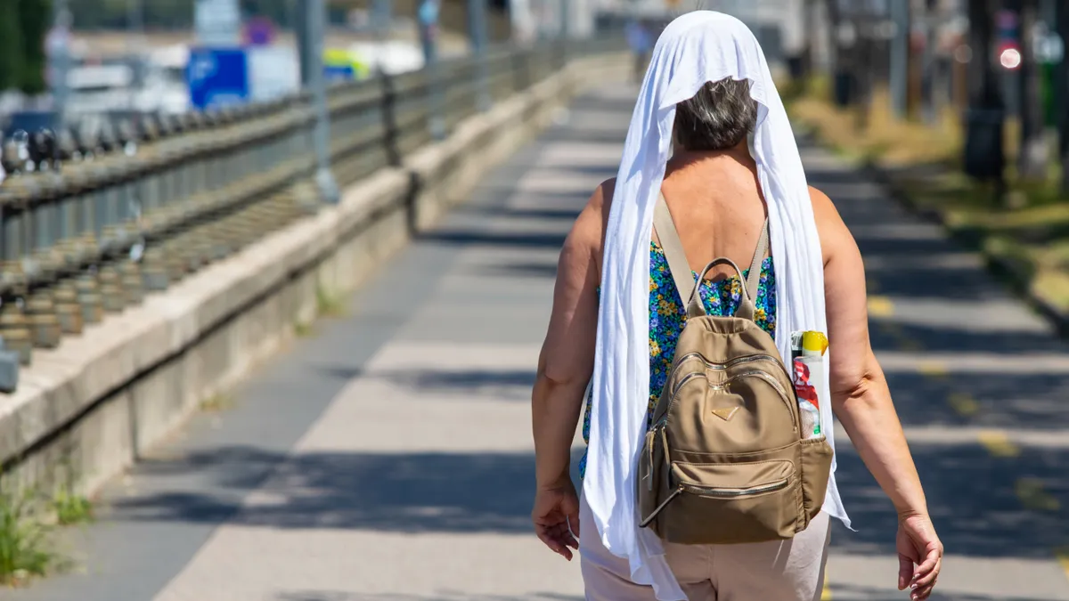 Kedden 33 fokos csúcshőmérsékletet mérhetünk a Köpönyeg.hu prognózisa szerint