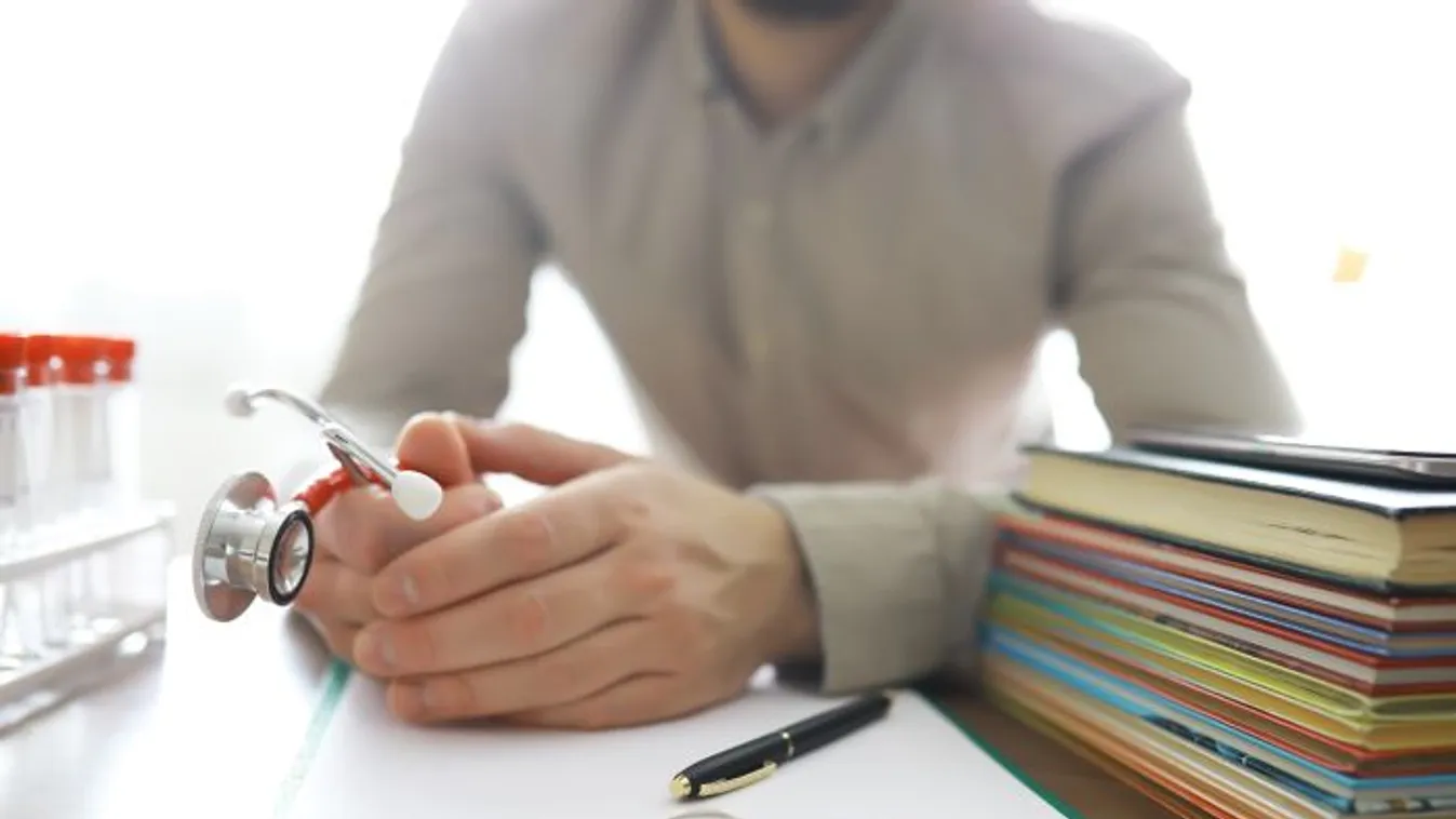 „Az orvos azt mondta, hogy hererákom van a mellkasomban – és terhes vagyok”