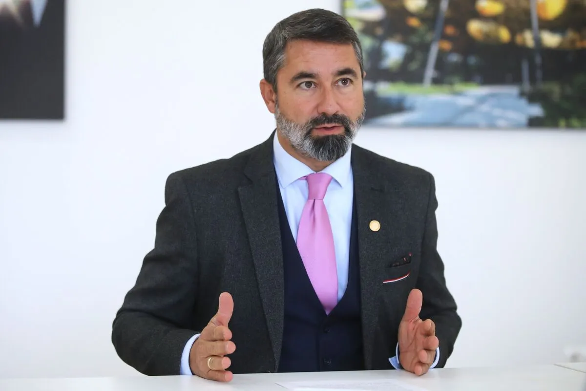 nemzeti konzultáció Hidvéghi Balázs