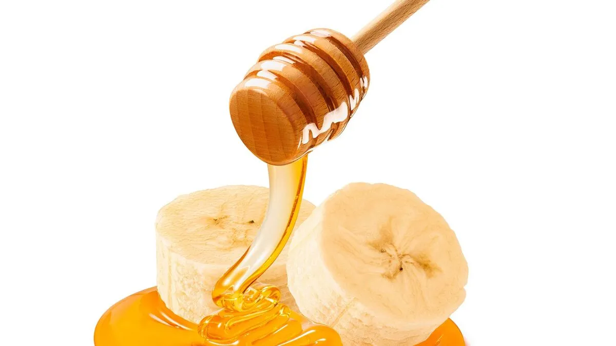 Banana,Slices,And,Honey,Dipper,Isolated,On,White,Background.,Package