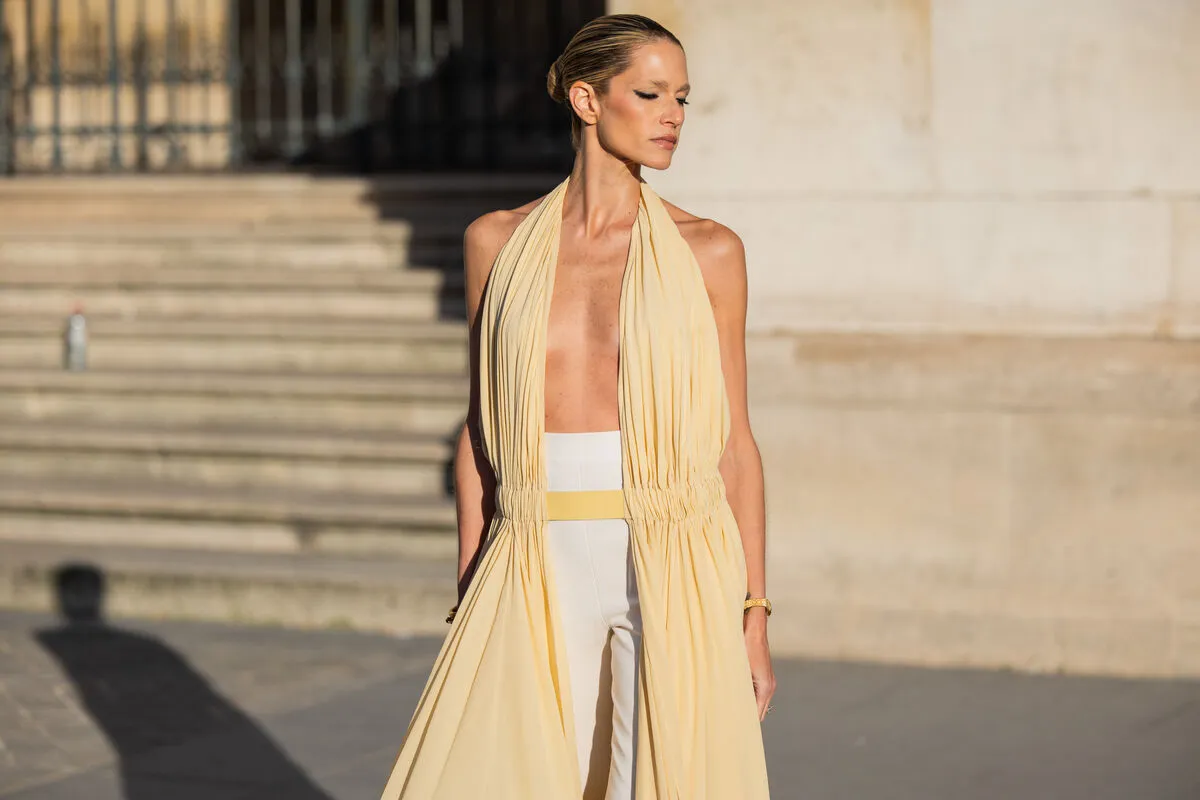 Nyár színe Street Style - Paris Fashion Week - Womenswear Spring/Summer 2025 - Day Nine