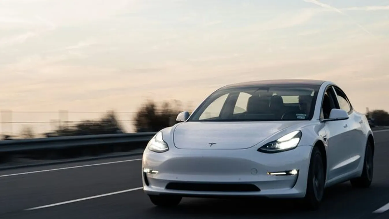 Megmutatta a villanyszámláját egy Tesla tulajdonosa