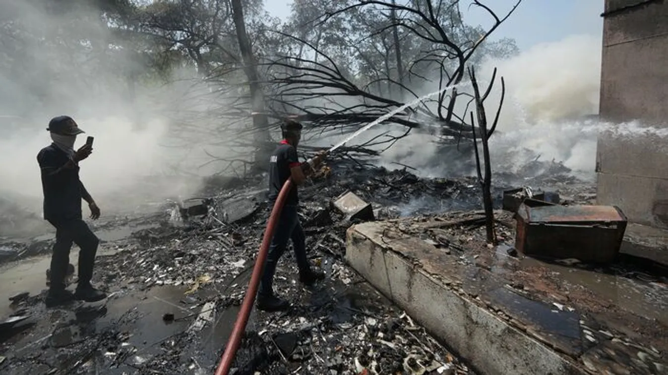 Fiatal pár is a halálba zuhant az Air India járatán