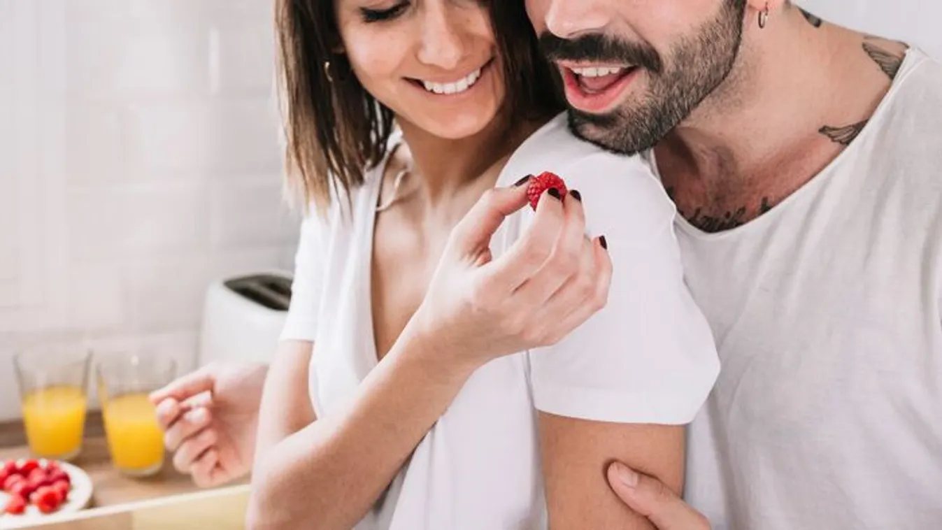 Kétségbeesetten menekülne túlfűtött barátnőjétől