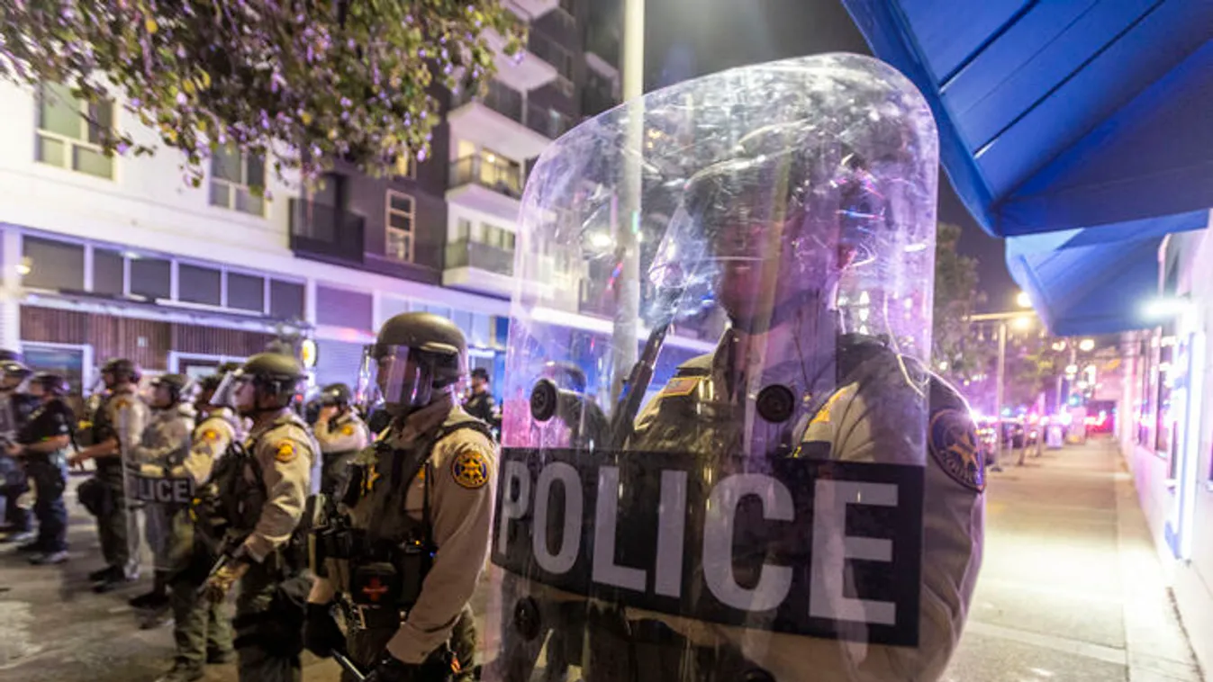 Trump 700 tengerészgyalogost küldött Los Angelesbe