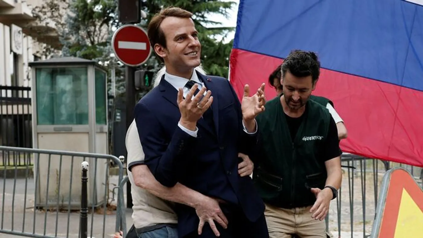 Ellopták Emmanuel Macron viaszszobrát egy párizsi múzeumból