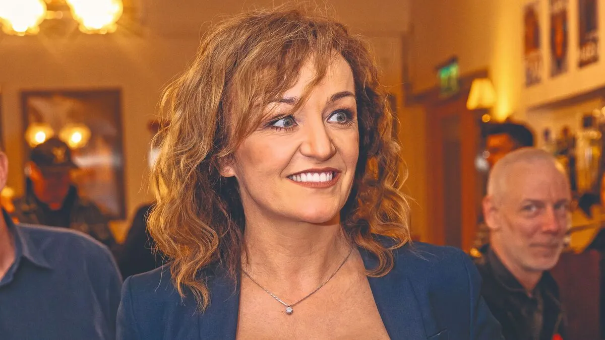 Szandira ráijesztett egy rajongója, egy szeméttároló mögül ugrott elé, ott várt rá   RIPOST
