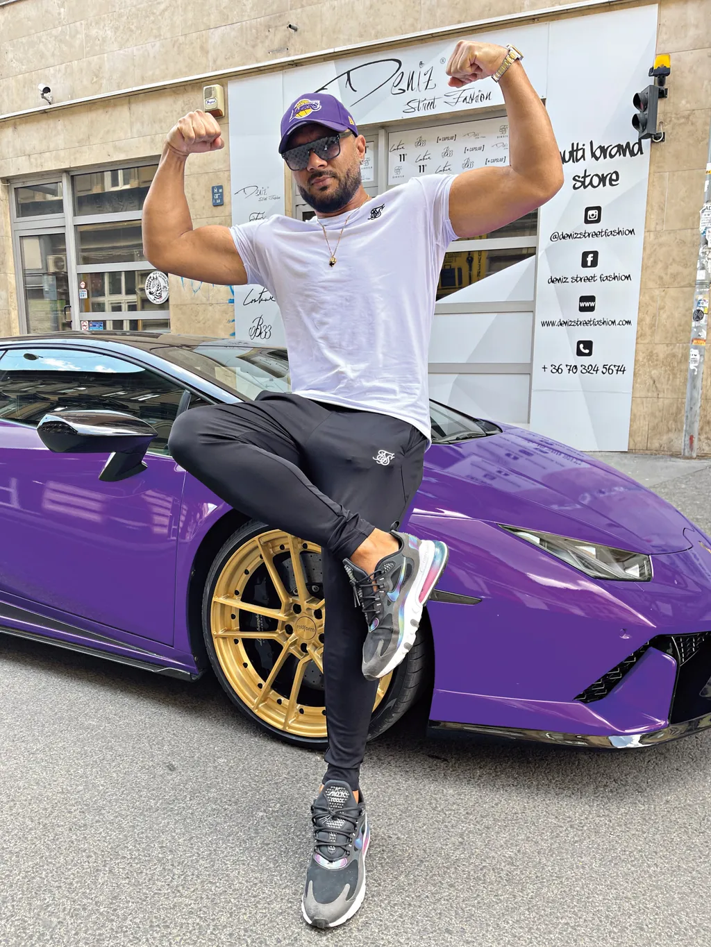 Galéria - Sztárok és iszonyat drága luxusautóik - RIPOST
