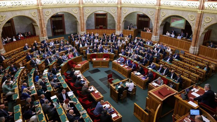 Felfüggeszthetik a kettős állampolgárok magyar állampolgárságát