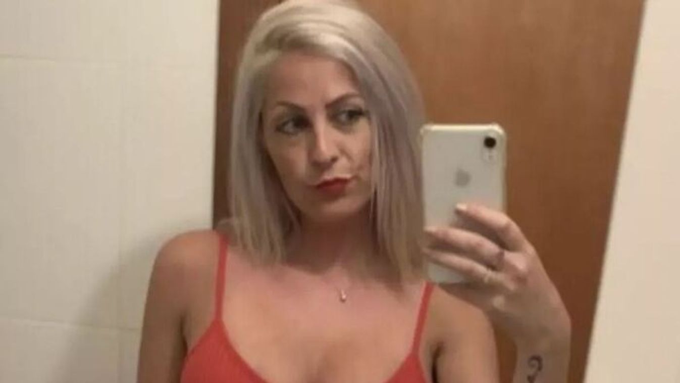 OnlyFans-en bukkantak rá a szexi tanárnő pikáns képeire
