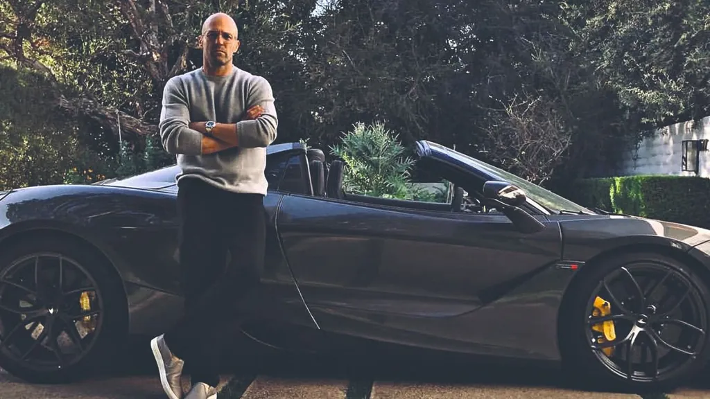 Galéria - Sztárok és iszonyat drága luxusautóik - RIPOST