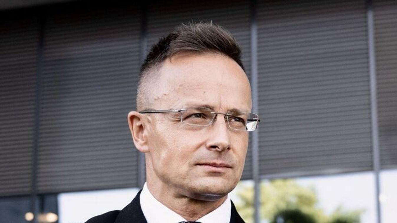 Szijjártó Péter: A saját nemzetük véleményét ki nem kérő politikusok ne sértegessék a magyarokat