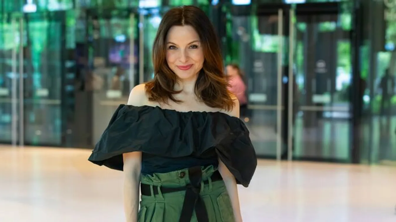 Zséda beszélni szokott a bőréhez