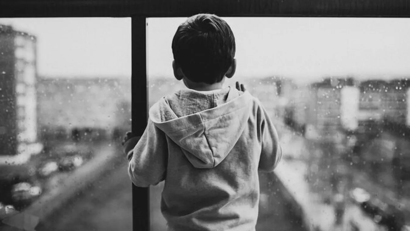 Apja rabolhatta el a 8 éves kisfiút, keresik őket a rendőrök