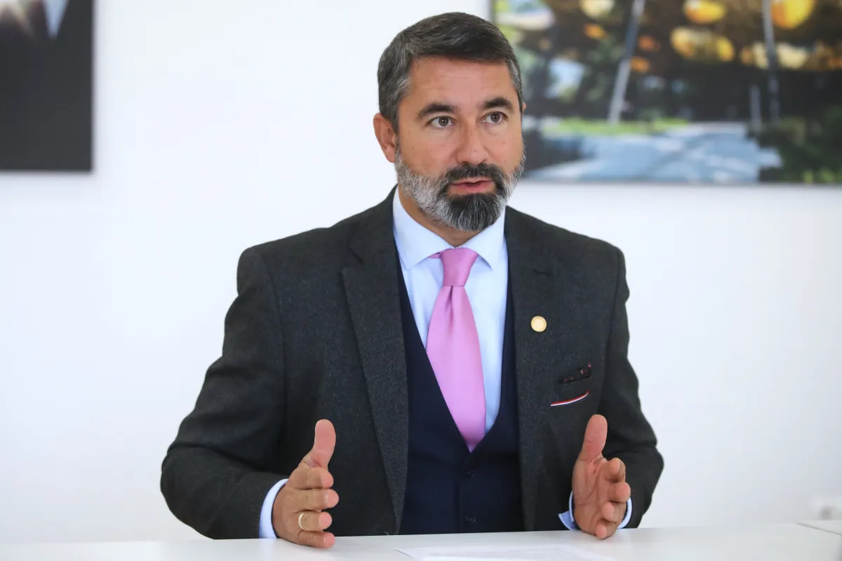 nemzeti konzultáció Hidvéghi Balázs