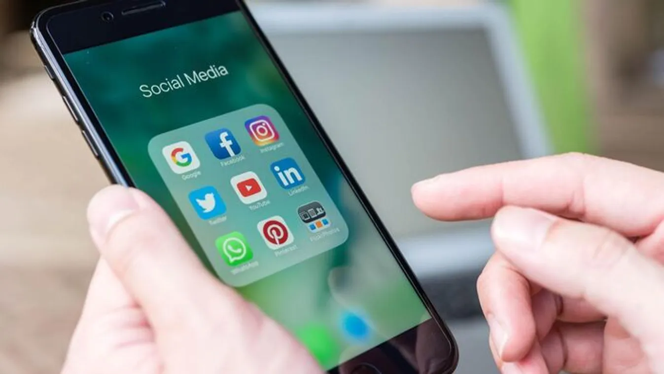 Hollandiában is betilthatják a közösségi médiát 15 év alatt