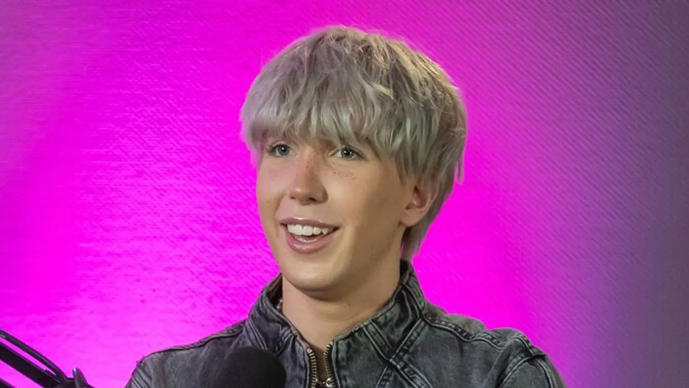 "Nem eget rengető, de..." – luxusautót villantott WhisperTon, követői nem értik, honnan volt rá pénze