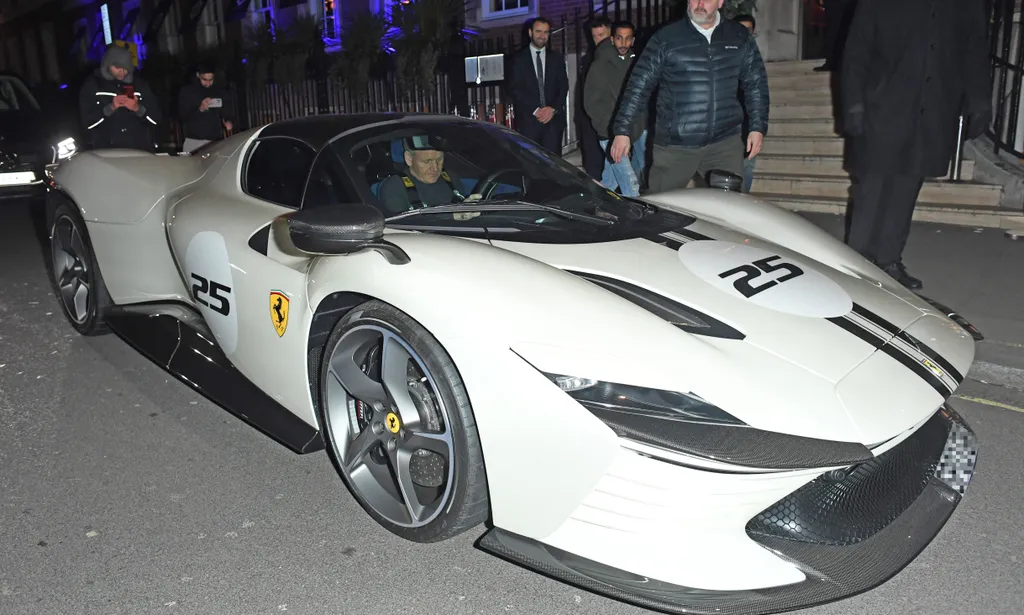 Galéria - Sztárok és iszonyat drága luxusautóik - RIPOST
